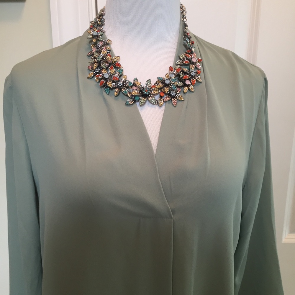 Violet & Claire v-neck tunic/blouse